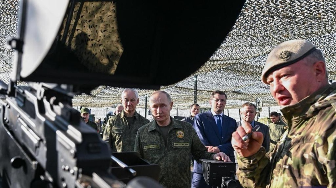 Εμφάνιση Πούτιν με στρατιωτική στολή στα κοινά γυμνάσια με τη Λευκορωσία - Δείτε βίντεο