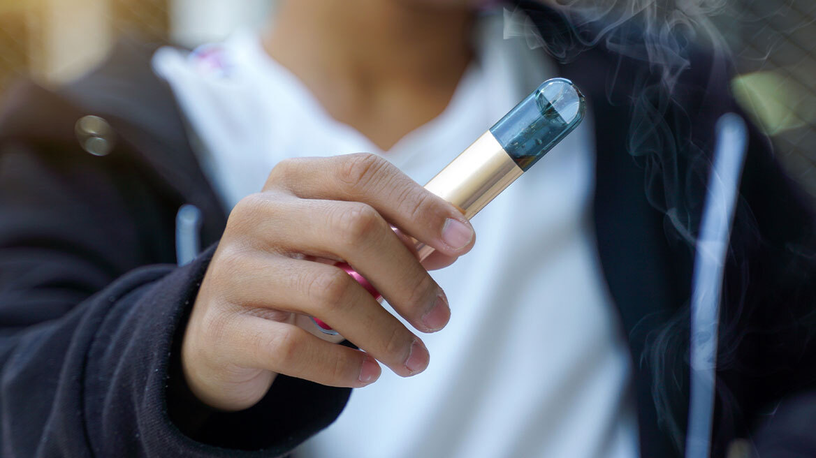 Ηλεκτρονικό τσιγάρο εξερράγη στο στόμα 45χρονου στο Ηράκλειο -  «Εκσφενδονίστηκαν κομμάτια της συσκευής παντού»