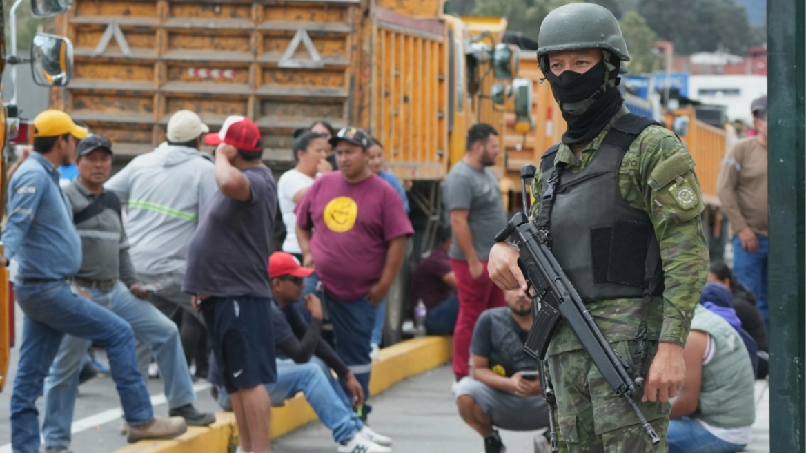 Σε κατάσταση έκτακτης ανάγκης 7 επαρχίες του Ισημερινού μετά από αποκλεισμούς δρόμων από διαδηλωτές