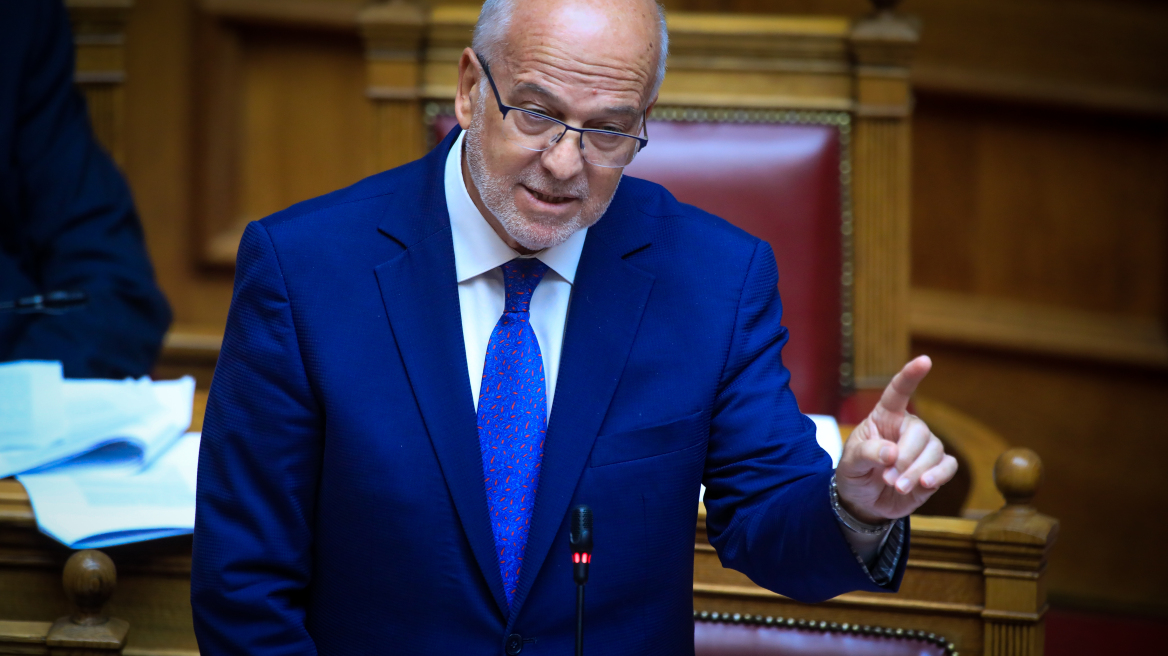 Σφοδρή αντιπαράθεση στη Βουλή για την αντισυνταγματικότητα του άρθρου 18.