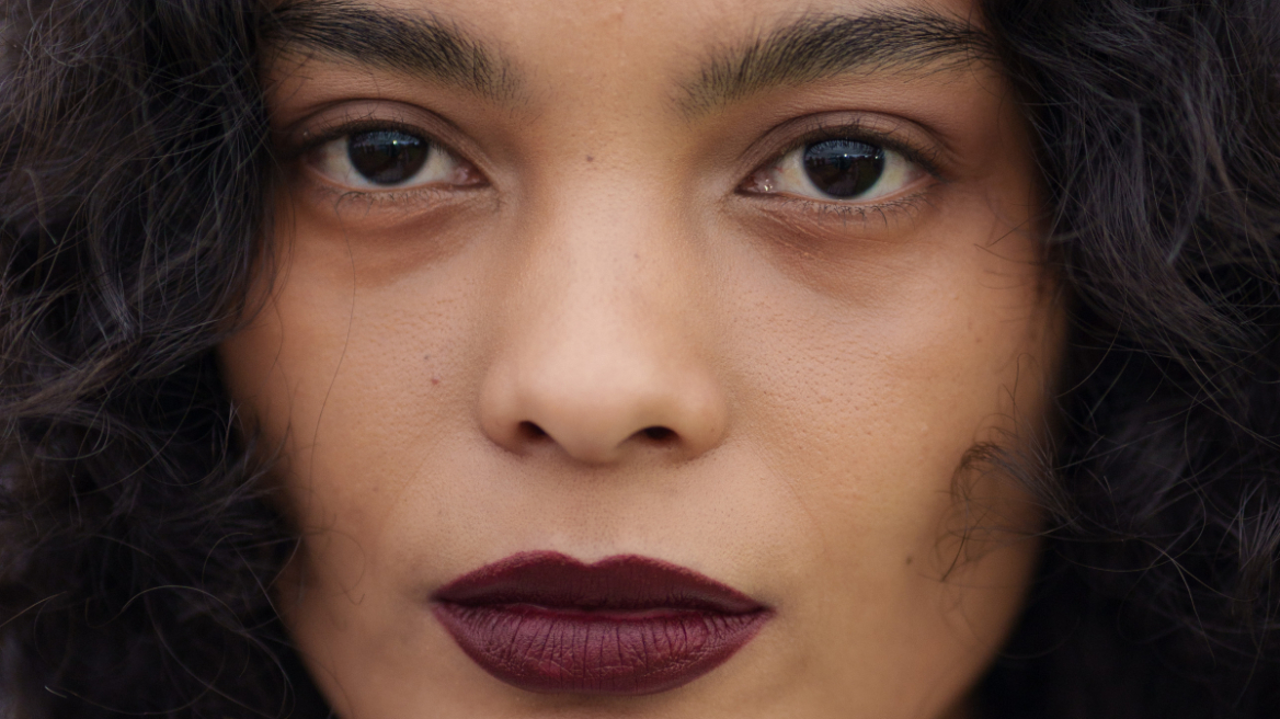 Δέκα berry και μπορντό κραγιόν που αγαπάμε αυτό το φθινόπωρο
