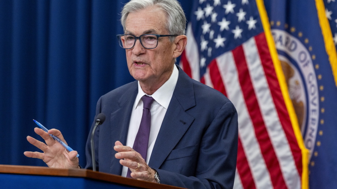 Επιχείρηση συσπείρωσης στη Fed με την πρώτη μείωση επιτοκίων του 2025 και φόντο πολιτικές πιέσεις