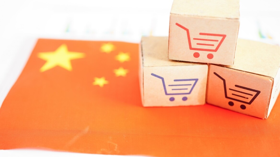 Πάνω από 20 ενώσεις κλωστοϋφαντουργίας της ΕΕ ζητούν «μπλόκο» στα πακέτα με ρούχα από την Κίνα