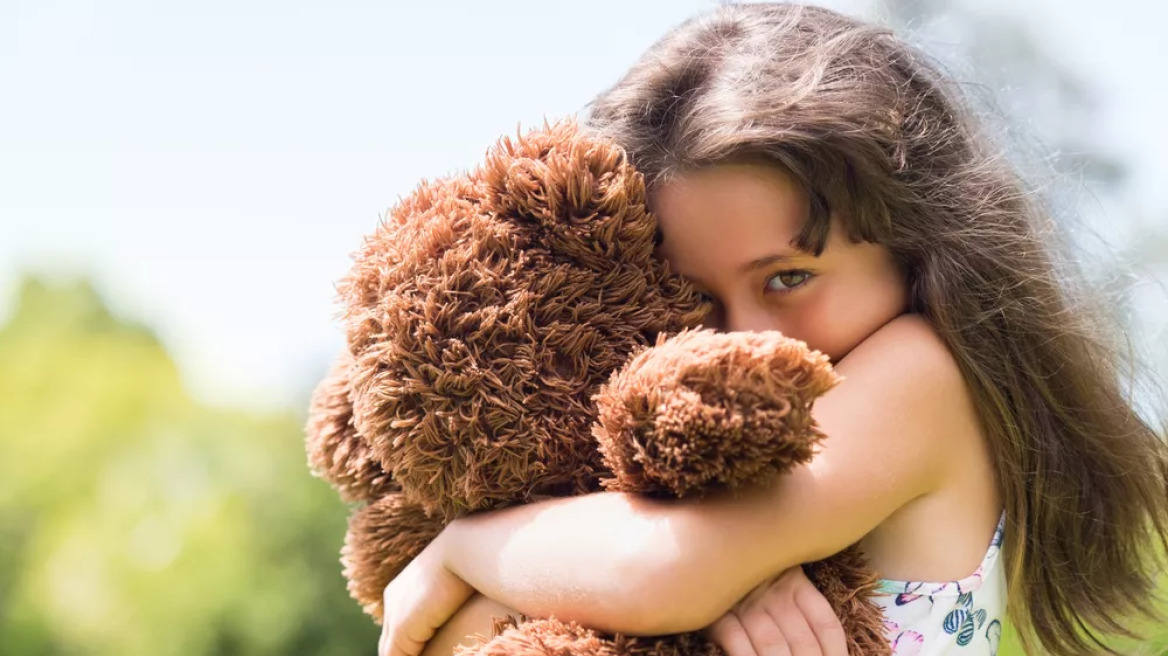 Γονείς: Βοηθήστε το παιδί να μην ντρέπεται – 5 πρακτικές συμβουλές μιας ψυχιάτρου
