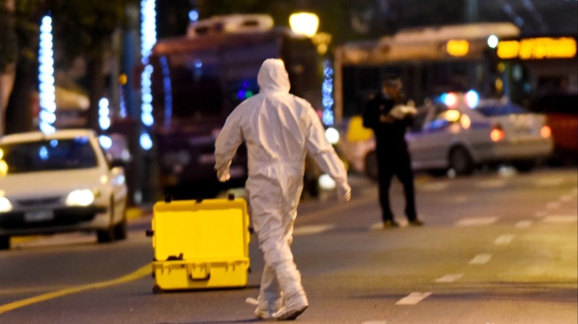 Εξουδετερώθηκε με ελεγχόμενη έκρηξη ύποπτο δέμα στη Σταδίου - Στην κυκλοφορία ο δρόμος