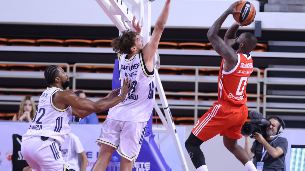 Στον τελικό του τουρνουά μπάσκετ του Ηρακλείου ο Ερυθρός Αστέρας, 77-67 την Φενέρ - Βίντεο 