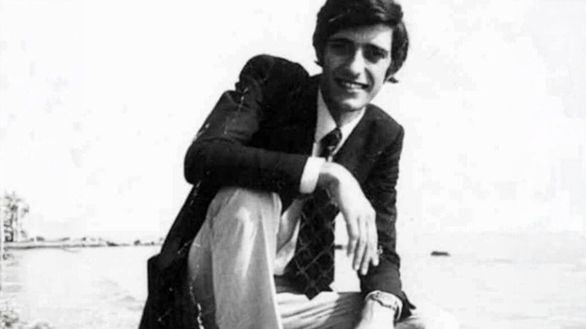 Ο φοιτητής που αυτοπυρπολήθηκε σε πλατεία της Γένοβα κατά της χούντας: «Ζήτω η ελεύθερη Ελλάδα» (vid)