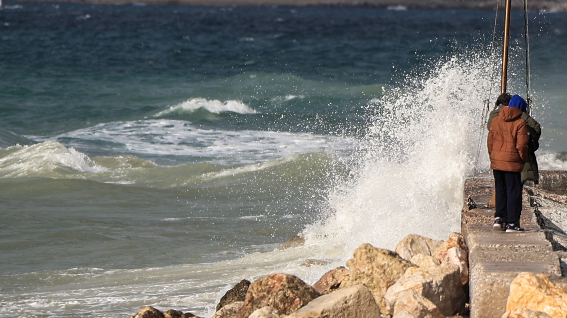 Καιρός: Φθινοπωρινό διήμερο με 9 μποφόρ και νέα πτώση της θερμοκρασίας - Δεμένα τα πλοία στα λιμάνια