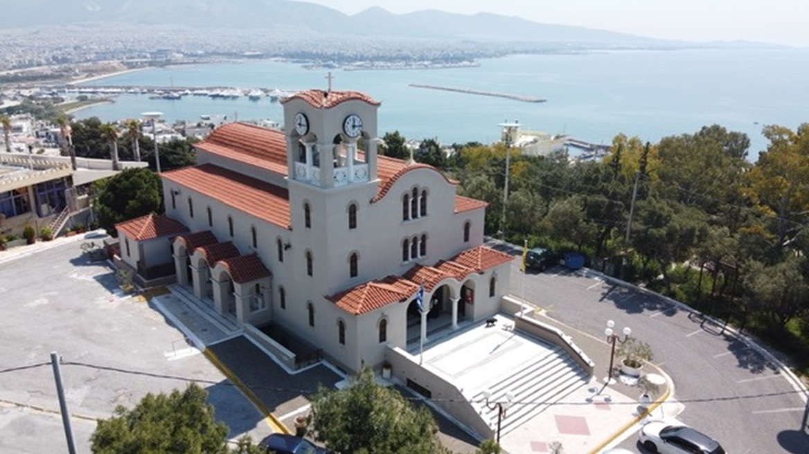 Ο Ιερός Ναός Προφήτη Ηλία Καστέλλας γιορτάζει τα 30 του χρόνια - Για πρώτη φορά στον Πειραιά ο άρραφος χιτώνας του Ιησού και Τίμιο Ξύλο από το Άγιο Όρος