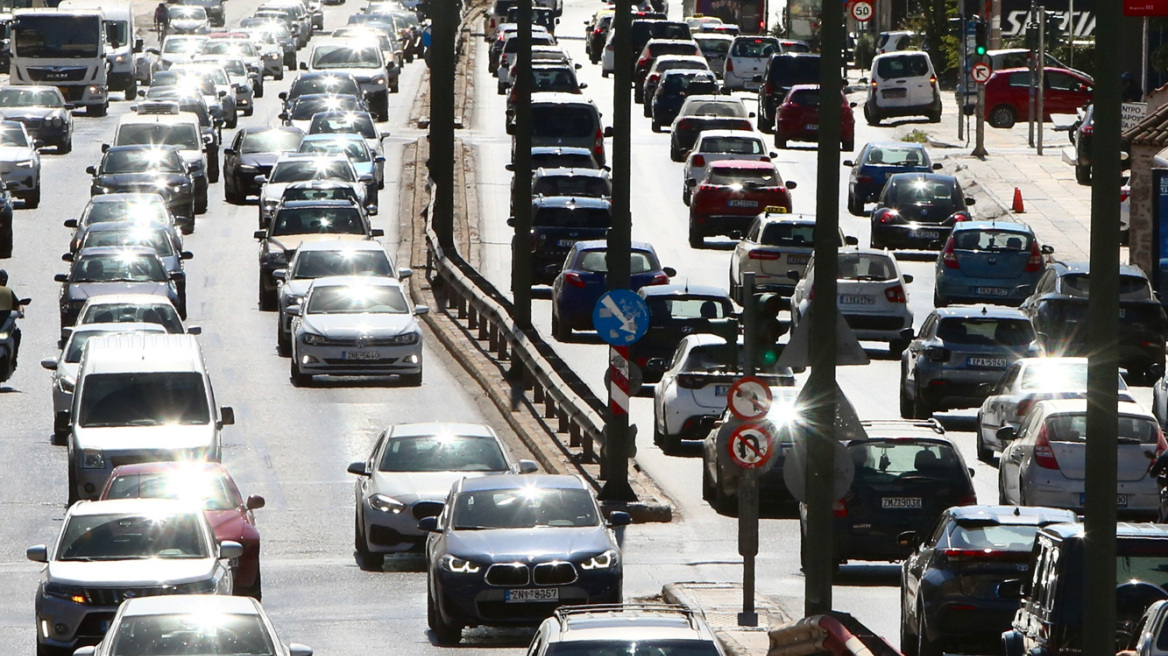 Κίνηση στους δρόμους τώρα live: Μποτιλιάρισμα τώρα στην κάθοδο του Κηφισού από πέντε τροχαία, ουρά χιλιομέτρων και στο Σκαραμαγκά 