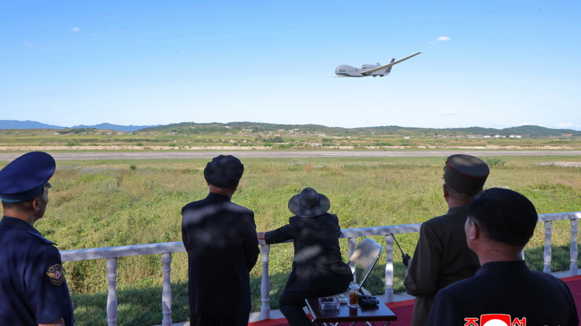 Ο Κιμ Γιονγκ Ουν παρακολούθησε δοκιμές drones εφόρμησης και αξίωσε «ταχεία ανάπτυξη των τεχνολογιών AI»