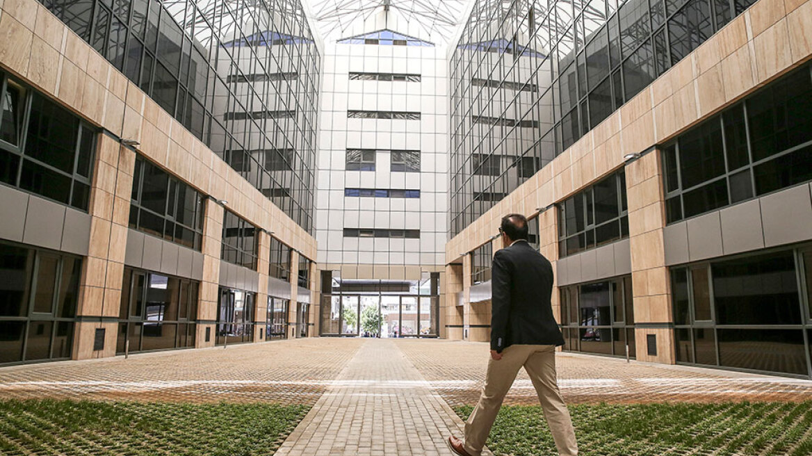 Διευκρινίσεις από το Υπουργείο Μετανάστευσης σχετικά με τις απορριπτικές αποφάσεις ασύλου.