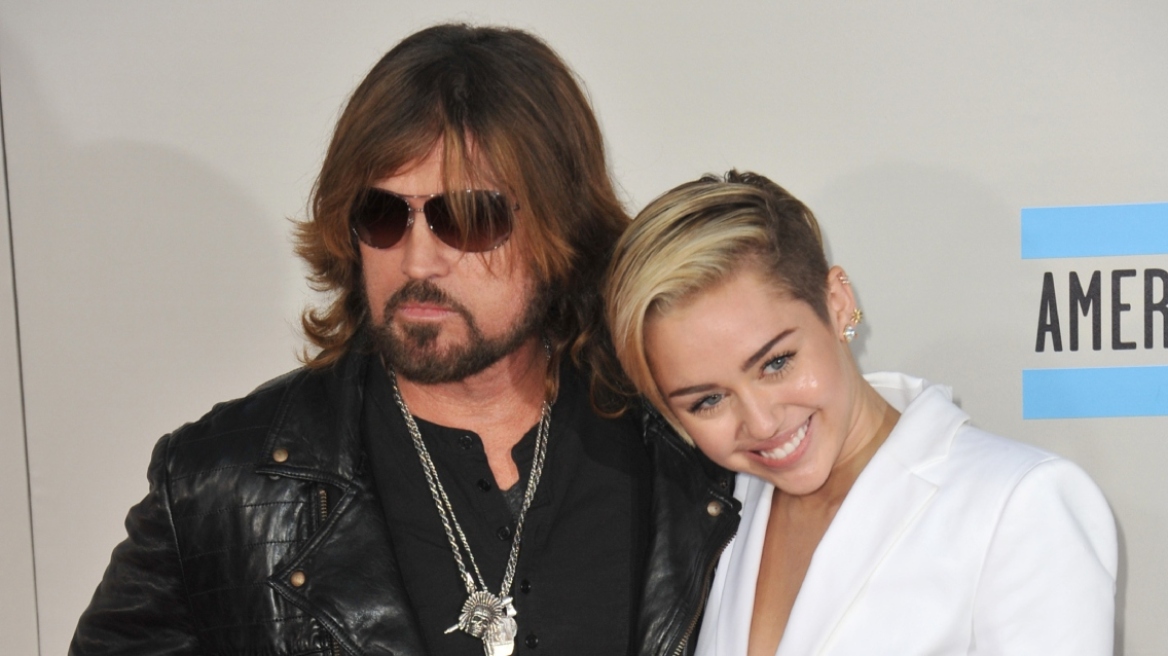 Η Μάιλι Σάιρους θέλει να συμφιλιωθεί με τον πατέρα της και του αφιερώνει το νέο της τραγούδι