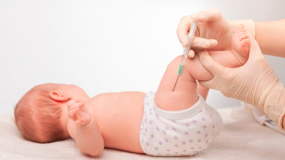 ΗΠΑ: Οι αλλαγές του CDC στις συστάσεις για τα παιδικά εμβόλια προκαλούν ανησυχία - Ποια σκευάσματα μπαίνουν στο στόχαστρο