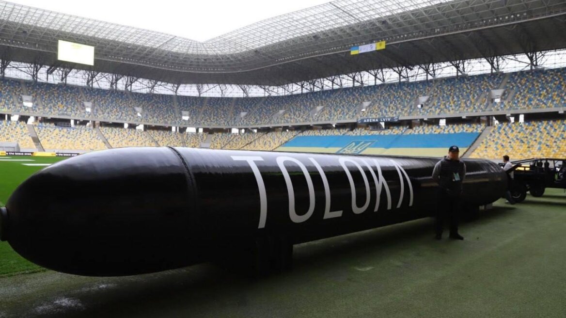 Ουκρανία: Ετοιμάζεται να ρίξει στο πεδίο υποβρύχιο drone μήκους ως 12 μέτρων και εμβέλεια 2.000 χλμ.