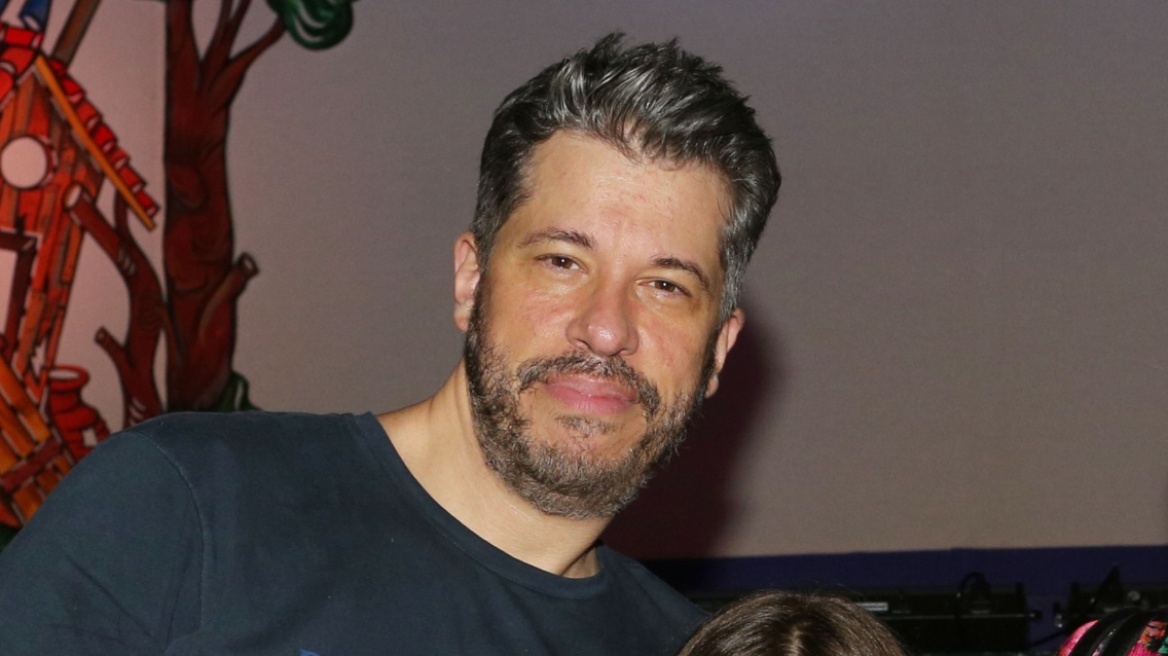 Χάρης Βαρθακούρης για τις κόρες του: Έχω  εν γνώσει τους πρόσβαση στα κινητά τους