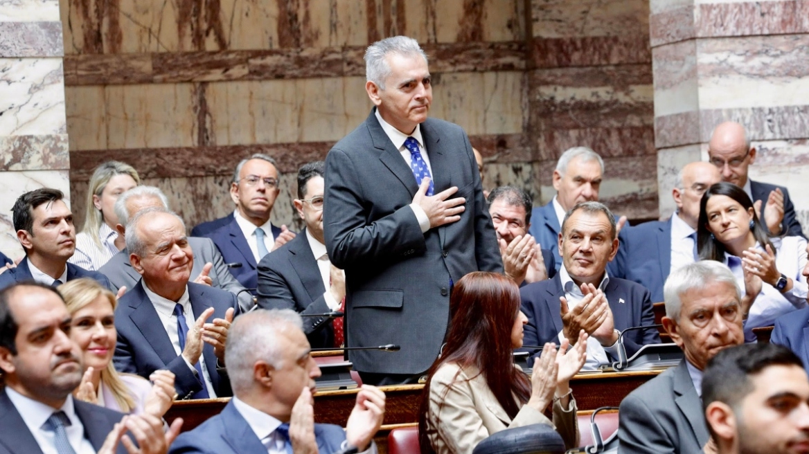 Η Νέα Δημοκρατία συνεχίζει με νέο Γενικό Γραμματέα.