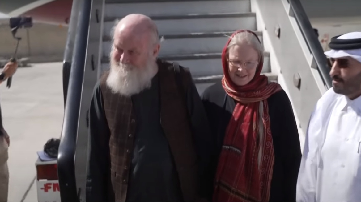 Αίσιο τέλος για το ζευγάρι Βρετανών που κρατούνταν από τους Ταλιμπάν - Αφέθηκαν ελεύθεροι μετά από 8 μήνες, δείτε βίντεο
