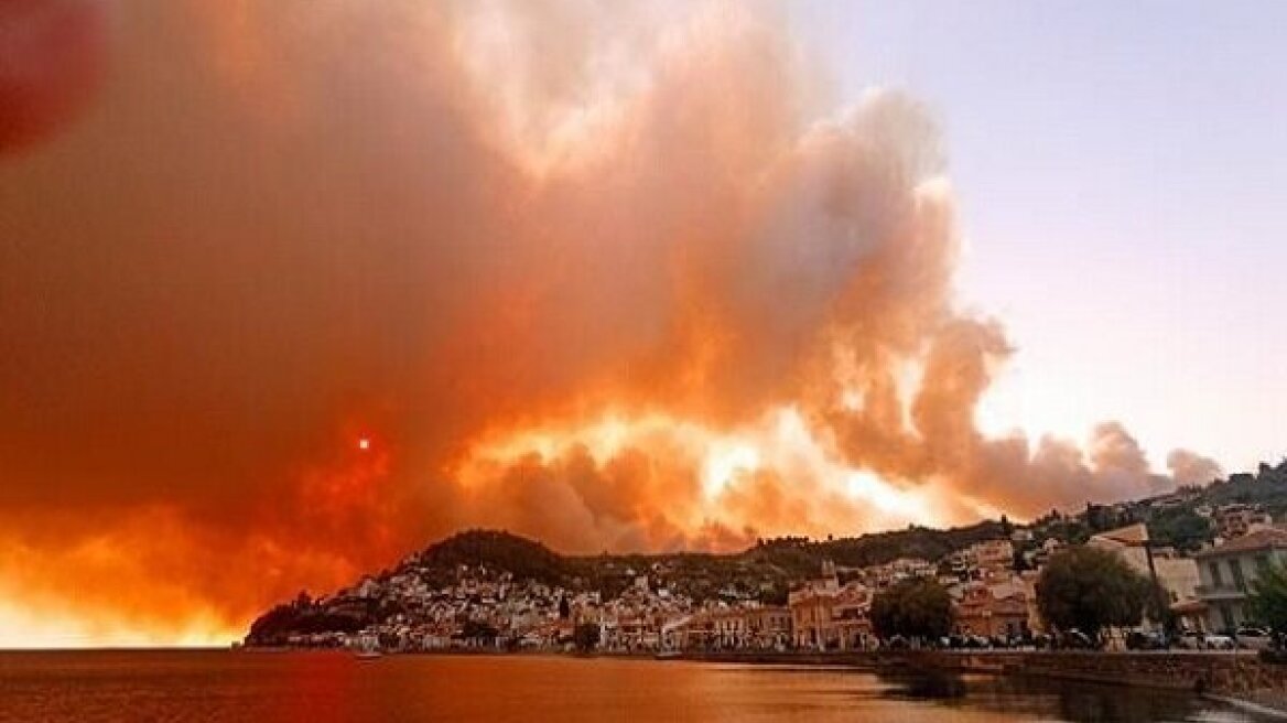 Πύρινος εφιάλτης στην Αττάλεια: Μαζικές εκκενώσεις, θυελλώδεις άνεμοι και πάνω από 800 πυροσβέστες στη μάχη - Δείτε βίντεο