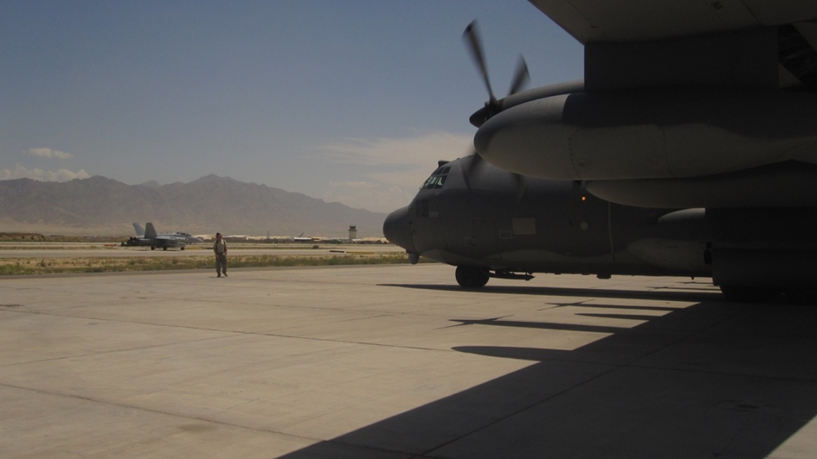 Προς νέο μέτωπο με το Αφγανιστάν οι ΗΠΑ - Ο Τραμπ θέλει πίσω τη βάση Μπαγκράμ, αλλά οι Ταλιμπάν δεν τη δίνουν