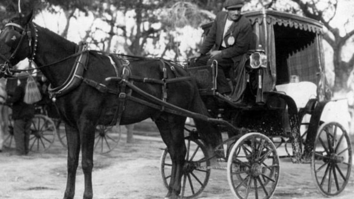 Πώς ήταν η Αθήνα χωρίς αυτοκίνητα - Μία ιστορική αναδρομή από τους αμαξάδες με τη φουστανέλα μέχρι το σήμερα