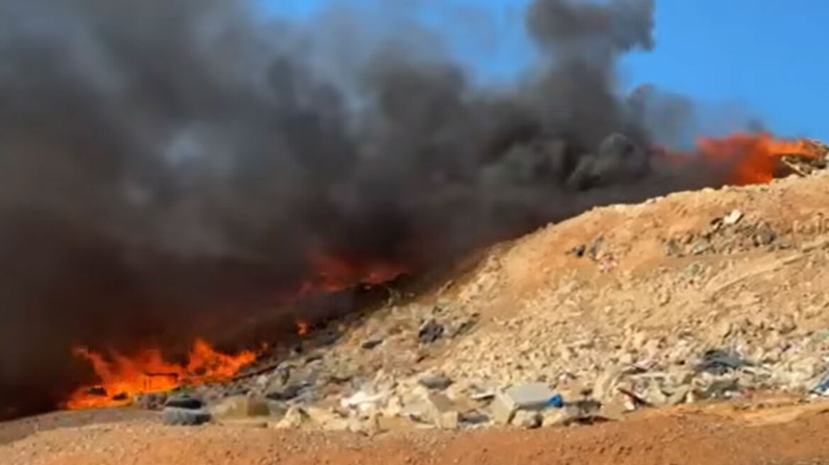 Καλύτερη η εικόνα της φωτιάς στον ΧΥΤΑ Αγίου Νικολάου - 112 για επικίνδυνους καπνούς, δείτε βίντεο