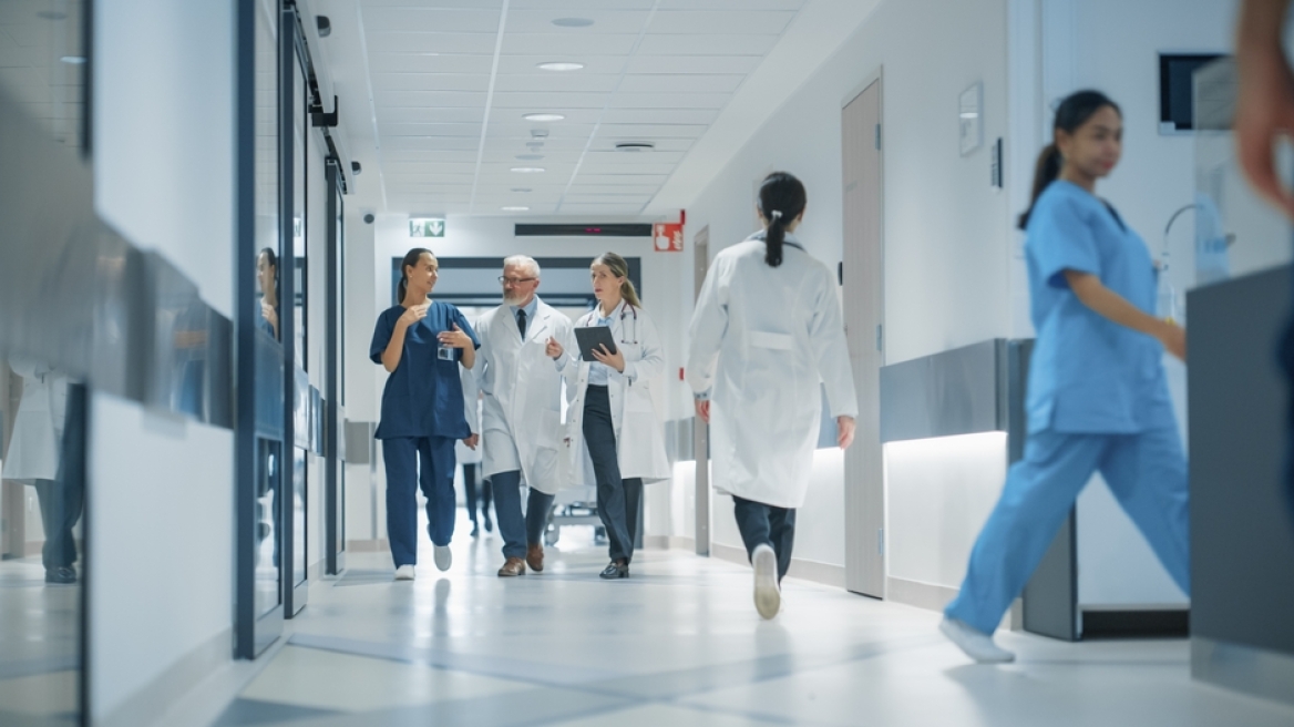 «Χάνει» γιατρούς και νοσηλευτές η Ευρώπη - Συναγερμός ΠΟΥ για το προσωπικό που μεταναστεύει