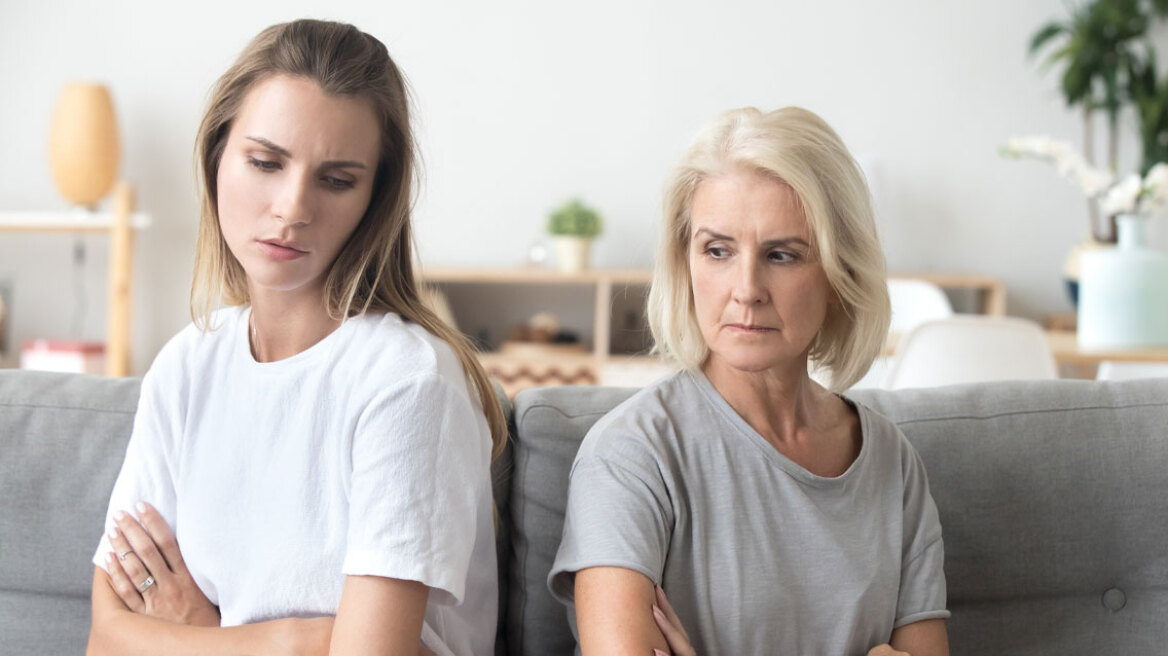 6 σημάδια ότι μεγαλώσατε με ναρκισσιστή γονέα