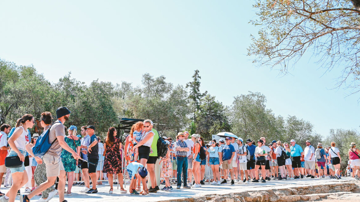 Νέο ρεκόρ σε αφίξεις και έσοδα στον τουρισμό - Με φόρα μπαίνει και ο Οκτώβριος