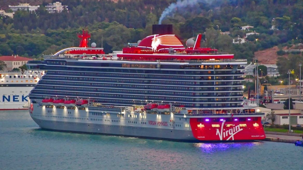 Το πολυτελές κρουαζιερόπλοιο μόνο για ενηλίκους που έμεινε ένα βράδυ στη Σούδα - Δείτε φωτογραφίες 