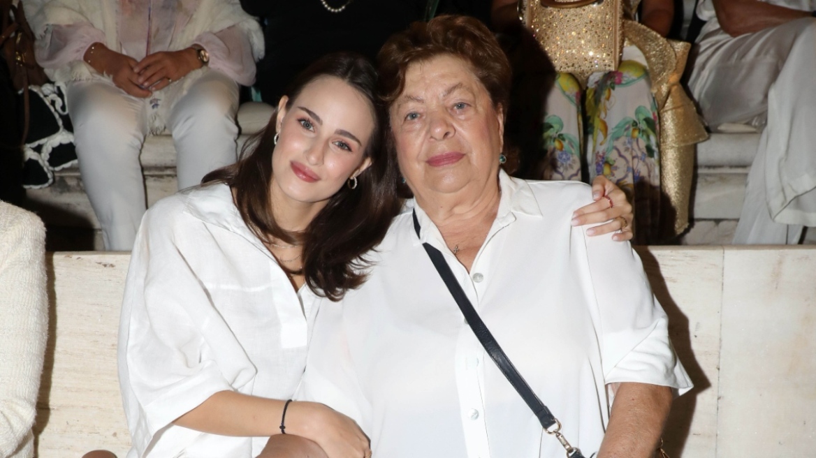 Μαρία Βοσκοπούλου: Η εμφάνιση με τη γιαγιά της στο Ηρώδειο