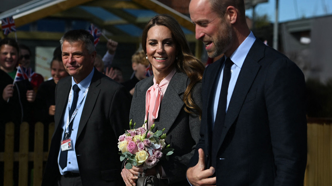 Ο πρίγκιπας Ουίλιαμ και η Κέιτ Μίντλετον επισκέφθηκαν το Σάουθπορτ έναν χρόνο μετά τη δολοφονία των 3 κοριτσιών