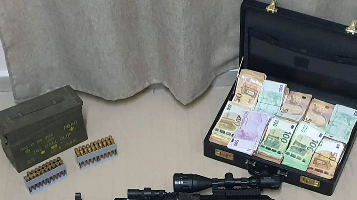 Συνελήφθη στη Σίφνο 48χρονος - Είχε στο σπίτι και στην επιχείρησή του καραμπίνες, πιστόλια και εκατοντάδες φυσίγγια
