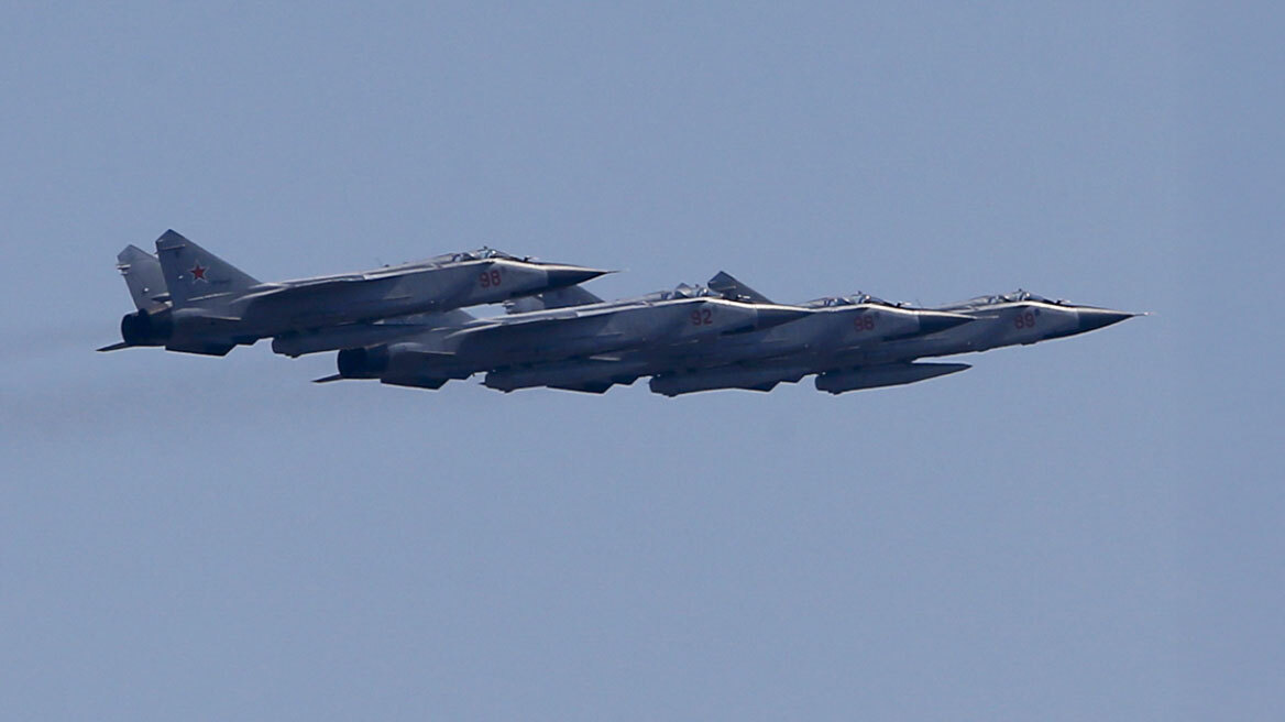 Politico: Το ΝΑΤΟ με το δάχτυλο στη σκανδάλη, γιατί δεν έχει καταρρίψει τα ρωσικά μαχητικά αεροσκάφη και drones