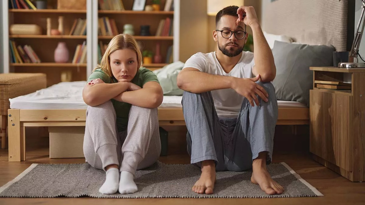 6 σημάδια που δείχνουν ότι ο σύντροφός μας θα ήθελε να είναι σε σχέση με κάποιον άλλον