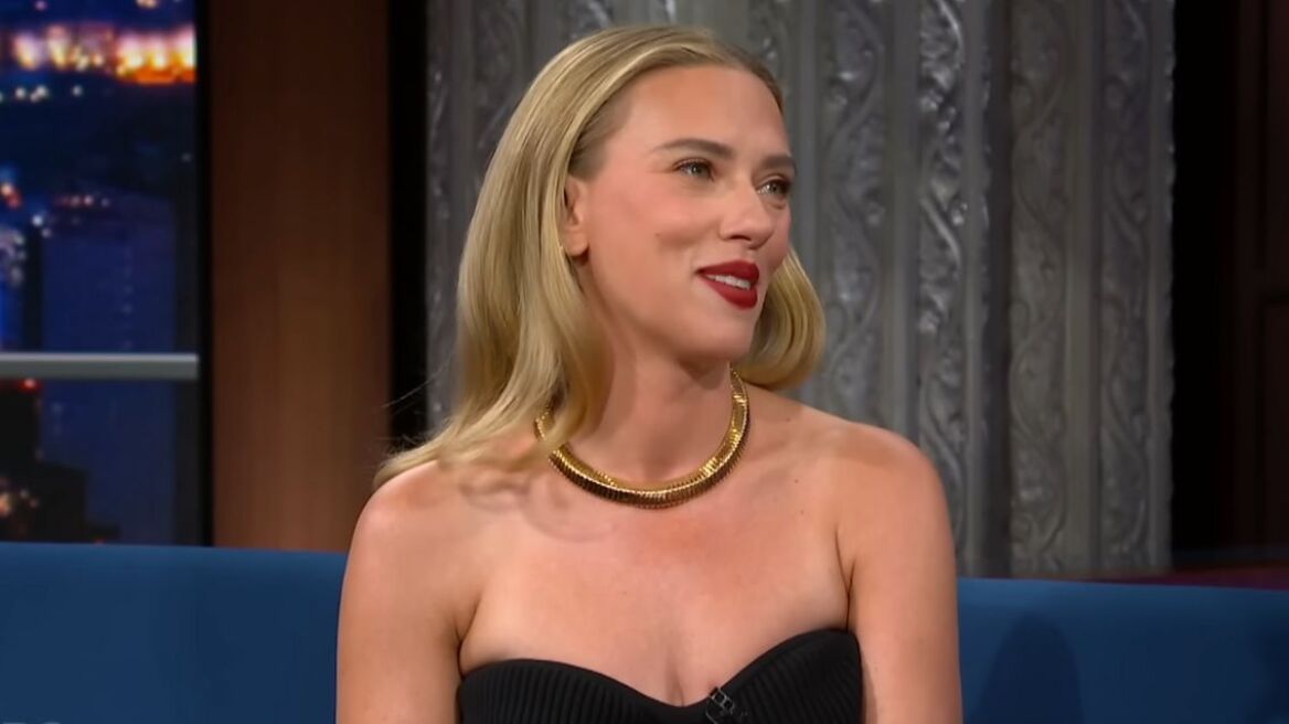 Σκάρλετ Γιόχανσον: Η εντυπωσιακή εμφάνιση με στενό μαύρο φόρεμα