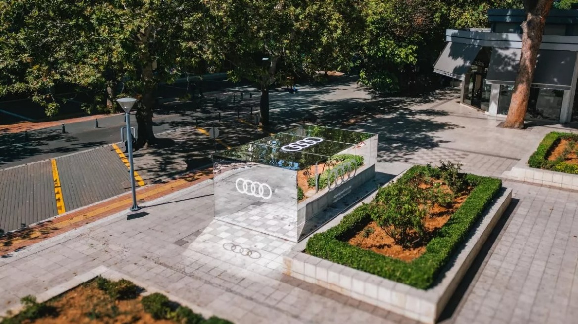 Τι κρύβουν αυτά τα παράξενα γυάλινα κουτιά της Αudi; (+video)
