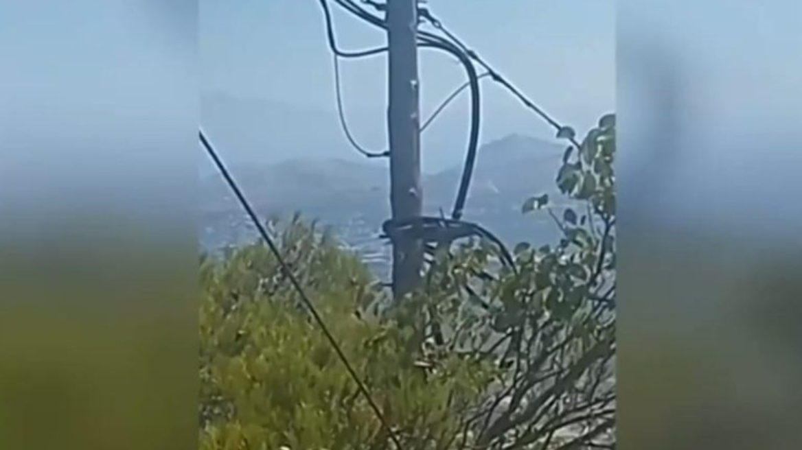 Εκρήξεις σε κολώνα ηλεκτρισμού στην Πάρνηθα - Δείτε βίντεο