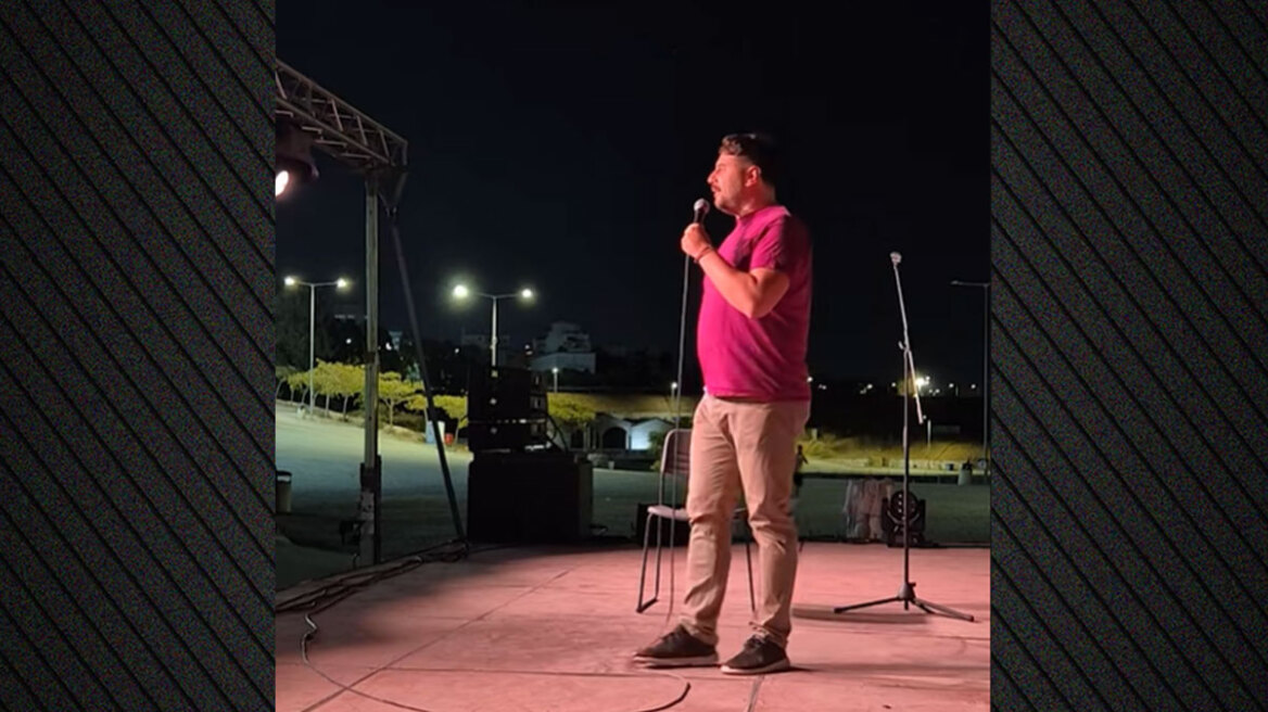 Σάλος με τον κωμικό Πάρι Ρούπο - Συσχέτισε την ελληνική σημαία με βοθρολύματα και τον απέλυσε η Pizza Fan