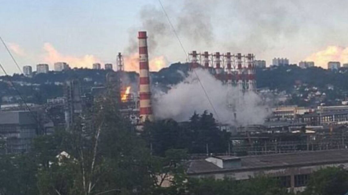 Ουκρανικά drones έπληξαν τα ρωσικά λιμάνια Νοβοροσίσκ και Τουαπσέ, προβλήματα σε υποδομές της Transneft - Δείτε βίντεο