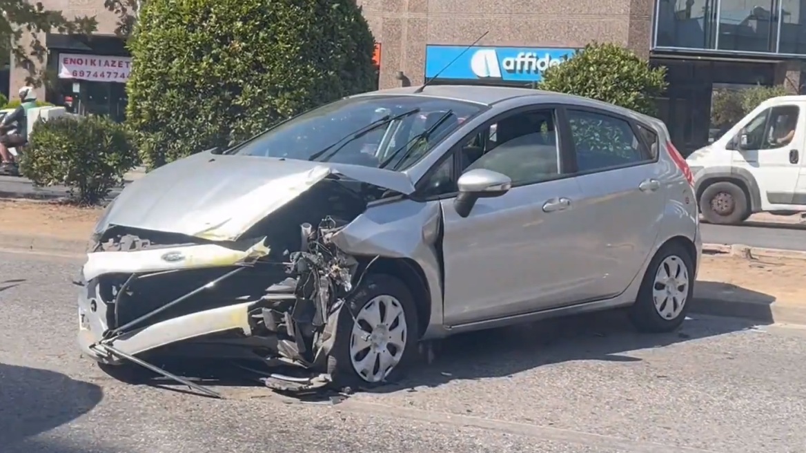 Τροχαίο στο ύψος της Αγίας Παρασκευής, συγκρούστηκαν λεωφορείο με ΙΧ