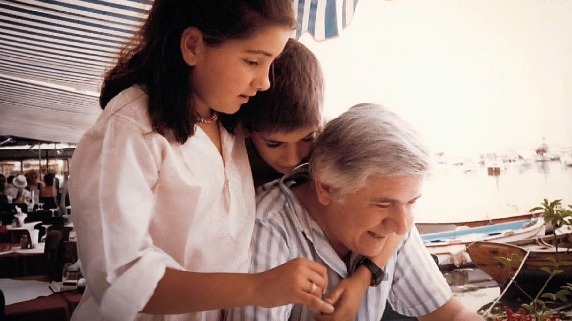 «Για μας είναι πάντα εδώ!» - Η ανάρτηση της Ντόρας Μπακογιάννη για τον Παύλο Μπακογιάννη