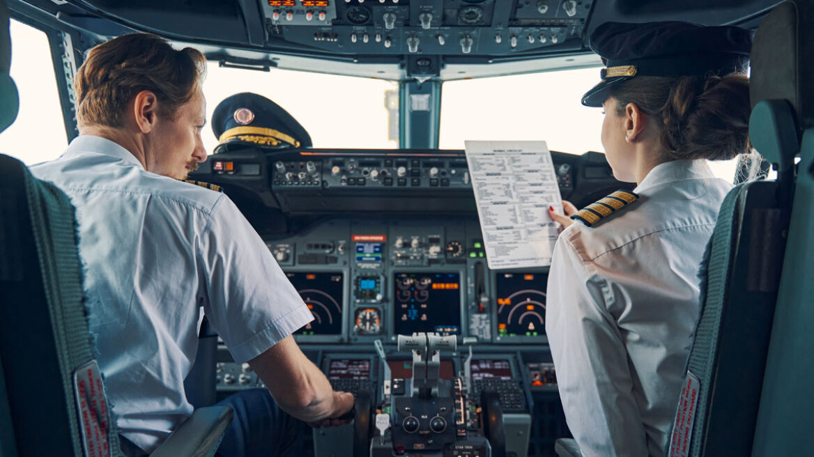 Γιατί οι πιλότοι αφήνουν την πόρτα στο πιλοτήριο του αεροπλάνου ανοιχτή πριν την πτήση;