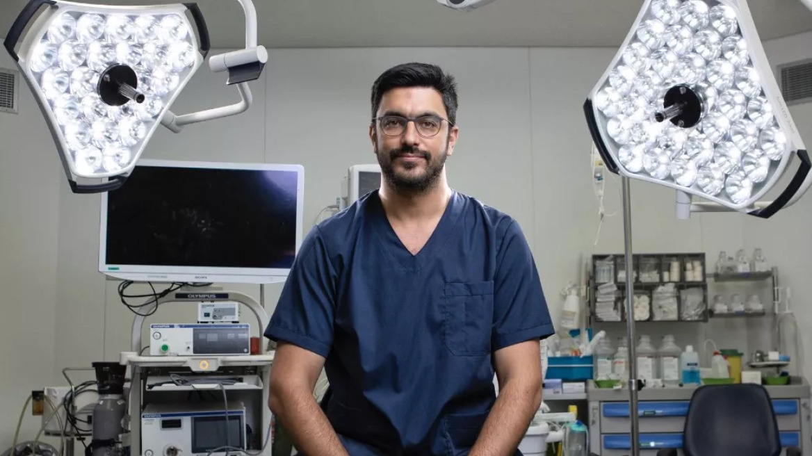 Επίσημος εκπαιδευτής στη ρομποτική χειρουργική για γυναικολόγους o Δρ. Νικόλαος Πλεύρης
