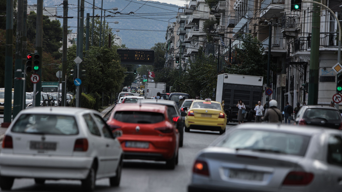 Κίνηση 2/10: Μποτιλιάρισμα σε Κηφισό και Λεωφόρο Αθηνών, πού υπάρχουν προβλήματα