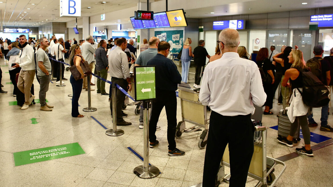 Συνεχιζόμενες καθυστερήσεις και ταλαιπωρία στο αεροδρόμιο.