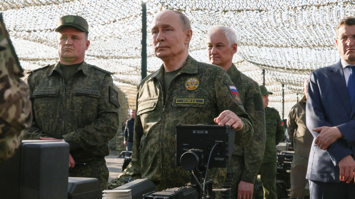 Economist:  Ο Πούτιν τεστάρει τη Δύση και την ενότητά της - Πώς πρέπει να του απαντήσουν οι Σύμμαχοι