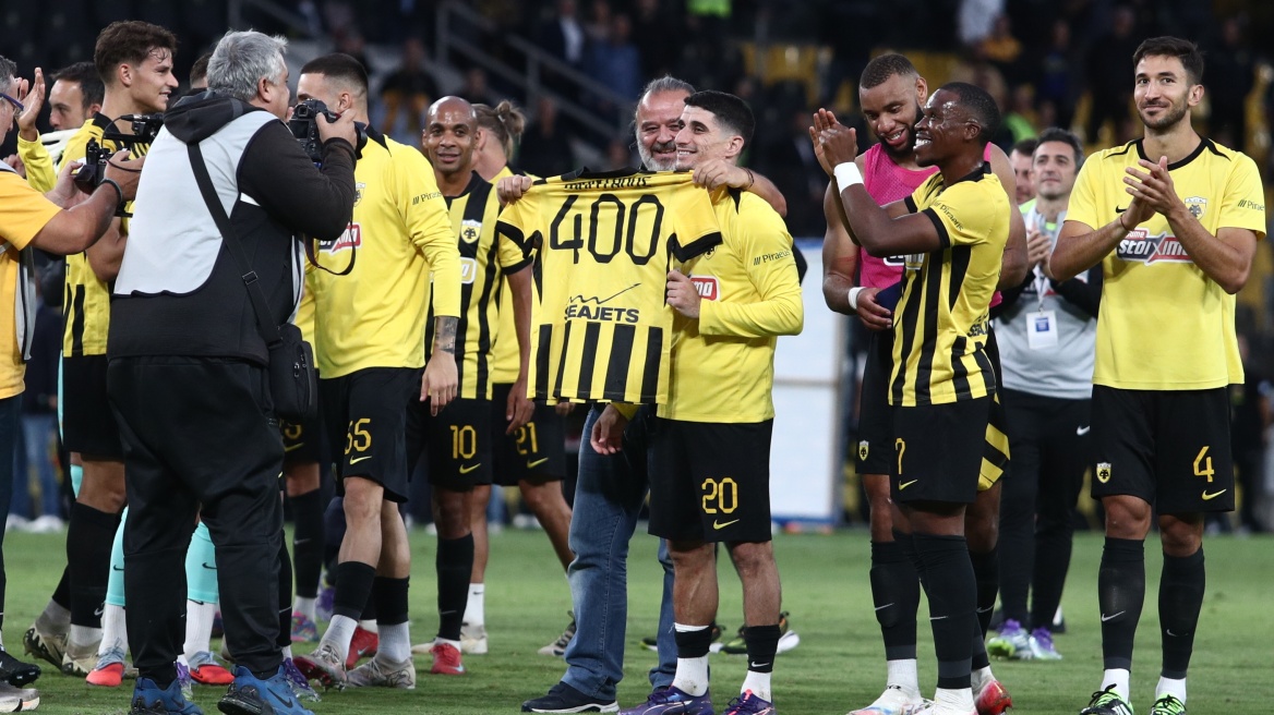 Μάνταλος: Αποθέωση για τον αρχηγό στη Νέα Φιλαδέλφεια, του έδωσε φανέλα με το Νο. 400 ο Ηλιόπουλος - Βίντεο