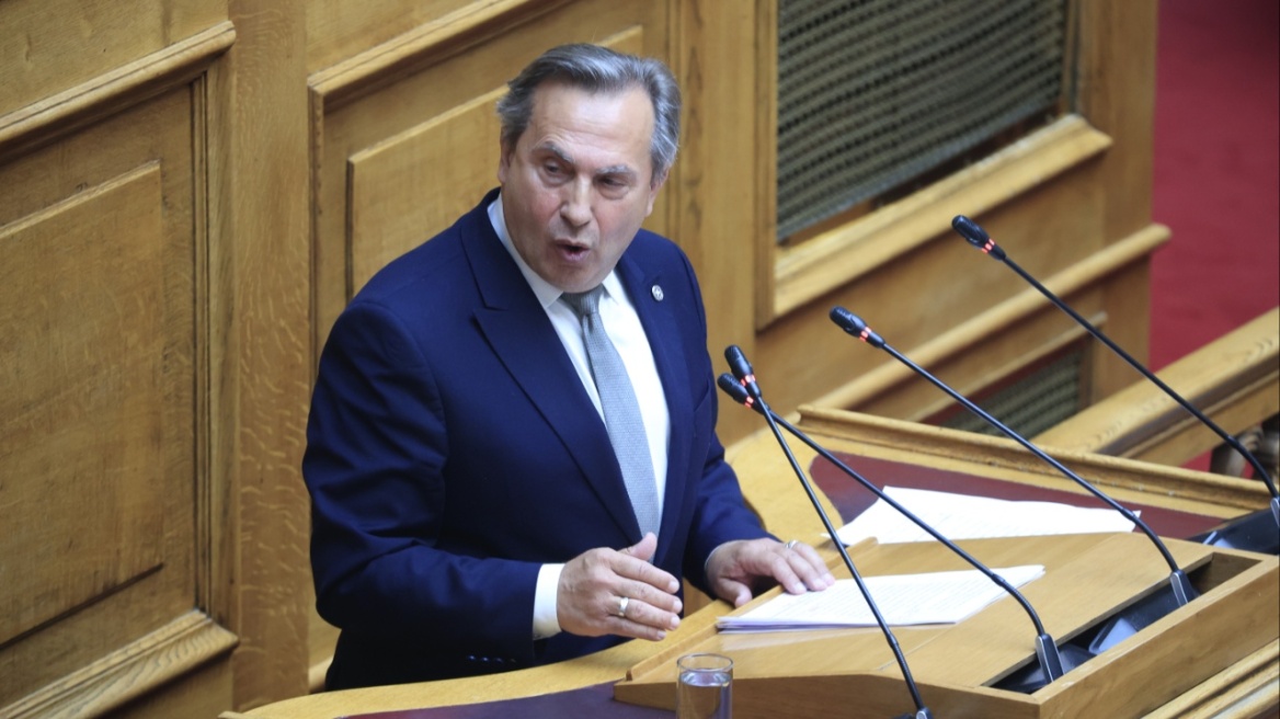 Ο βουλευτής καθαιρέθηκε από όλες τις επιτροπές της Βουλής.
