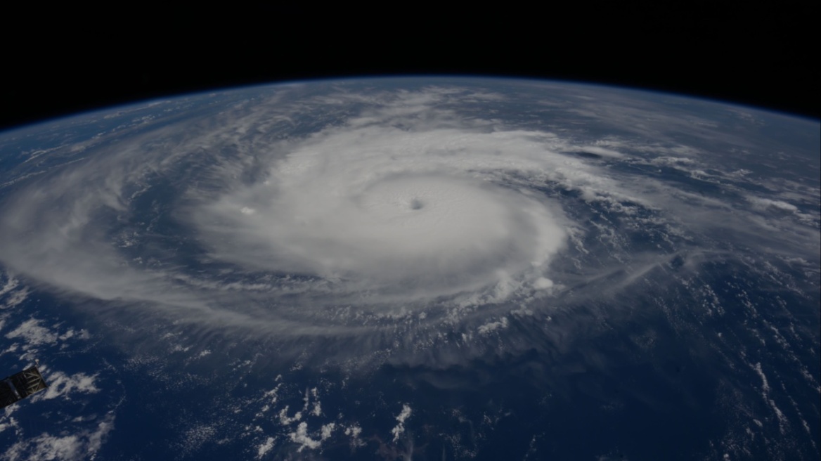 Ο κυκλώνας Ουμπέρτο ενισχύθηκε στην Κατηγορία 5 στον Ατλαντικό - Ένα ακόμη σύστημα καταιγίδων σαρώνει την Καραϊβική
